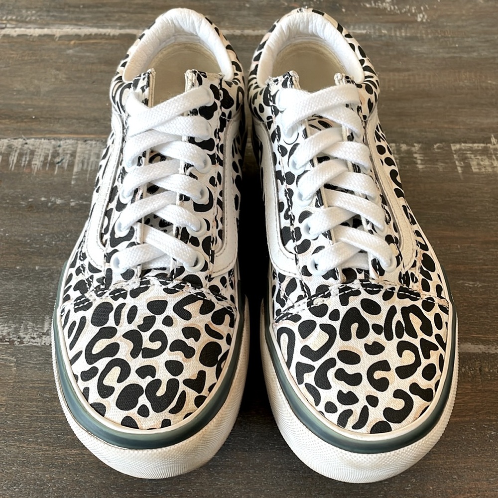 Great condition VANS platform UV activated (color changes in sun) sneakers